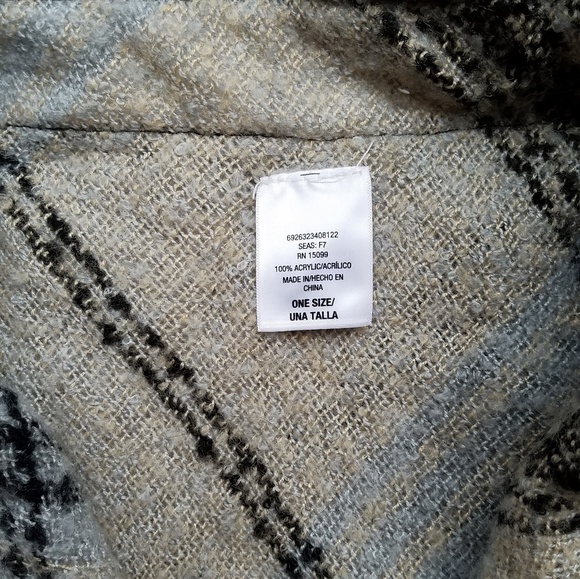 Cozy Shawl - Picture 3 of 6